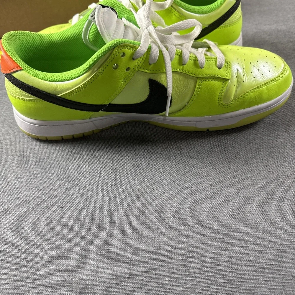 Nike Dunk Low SE Volt Black/Total Orange‎ Glow Men's Size 11.5 FJ4610-702